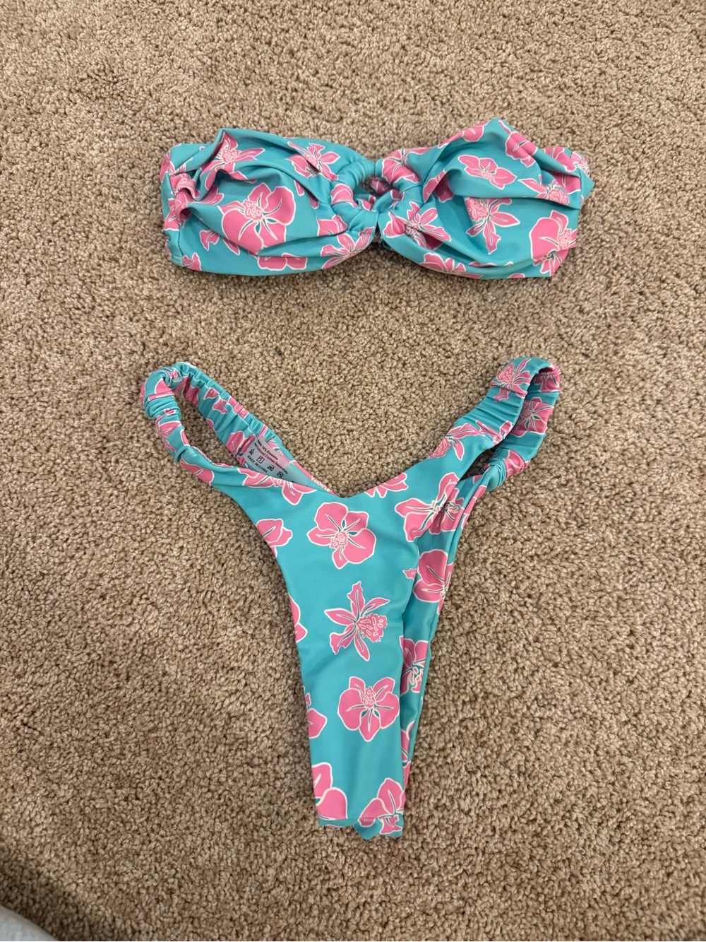 Floral strapless bikini